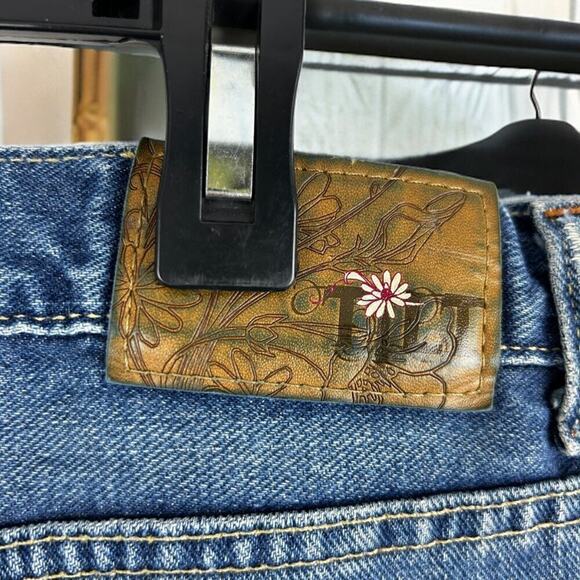 Tilt Women’s Junior 11 Newport Boy Cut Medium Wash Wide Leg Fray Hem Jeans - Picture 4 of 10